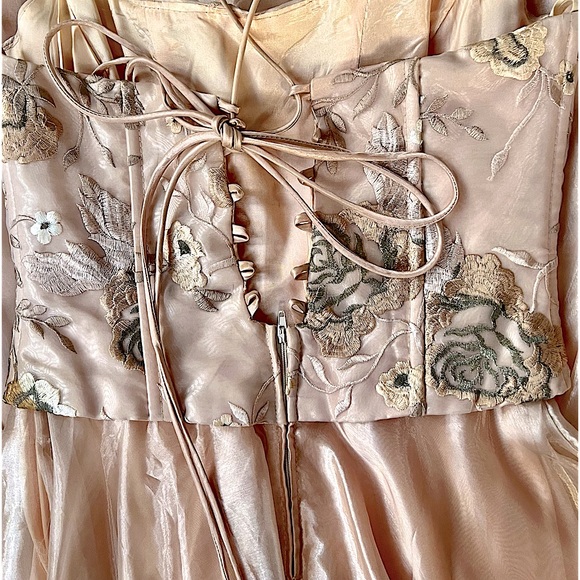 Gorgeous formal dress in excellent conditions - Picture 9 of 12